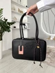 Жіноча сумка Miu Miu Beau Leather Bag 30*18*9 см чорна (Black) з м'якої шкіри, з тисненим логотипом, довгими ручками та декоративним шнурком. - изображение 9