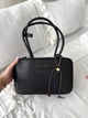 Жіноча сумка Miu Miu Beau Leather Bag 30*18*9 см чорна (Black) з м'якої шкіри, з тисненим логотипом, довгими ручками та декоративним шнурком. - изображение 10