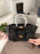 Жіноча сумка Balenciaga Bel Air Bag 24*16*10 см чорного кольору з гладкої натуральної шкіри із золотистою фурнітурою. - зображення 11