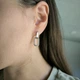Серебряные серьги-конго LoveR с прямоугольной подвеской с перламутром - изображение 6