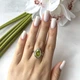 Срібне кільце з хризолітом 4.159ct, фіанітами, вага виробу 3,6 г (2150329) - зображення 5