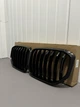Ноздри решетки переднего бампера BMW X5 G05 2019-2023 черный глянец - изображение 7