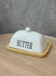 Маслянка керамічна на бамбуковій підставці з написом "BUTTER" - зображення 5