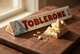 Шоколад білий Toblerone White 100 г з медом мигдалем солодощі плитка швейцарська - зображення 5