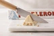 Шоколад білий Toblerone White 100 г з медом мигдалем солодощі плитка швейцарська - зображення 7