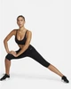 Спортивний топ жіночий Nike Іndy City Essential S Чорний FB4114-010 - зображення 3