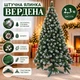 Штучна засніжена ялинка Вердена висотою 2.3 м розкішна новорічна ялинка з ПВХ, різдвяна пишна довговічна ялинка з білими кінчиками, шишками, срібною калиною та складною пластиковою підставкою для дому Зелений - зображення 1