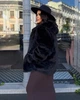 Стильная шубка из искусственного меха под норку свободного кроя на молнии с капюшоном батальная размер оверсайз 50-56 черный МС 89950 - изображение 7