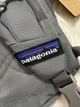 Рюкзак Patagonia Atom Bag объемом 8 литров серый Водонепроницаемый - изображение 6