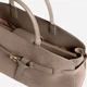 Torebka shopper damska zamszowa Coccinelle E1TLB180101-N59 Beżowa (800070363498) - obraz 5