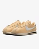 Кроссовки женские Nike Cortez 37.5 Коричневый DZ2795-201 - изображение 2