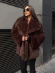 Женская шуба Muton с отложным воротником свободного кроя коричневая (шоколад) 42-48 - изображение 1