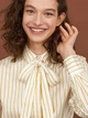 Блуза з бантом H&M 0688729 4XL (585284XL) Смужка - зображення 4