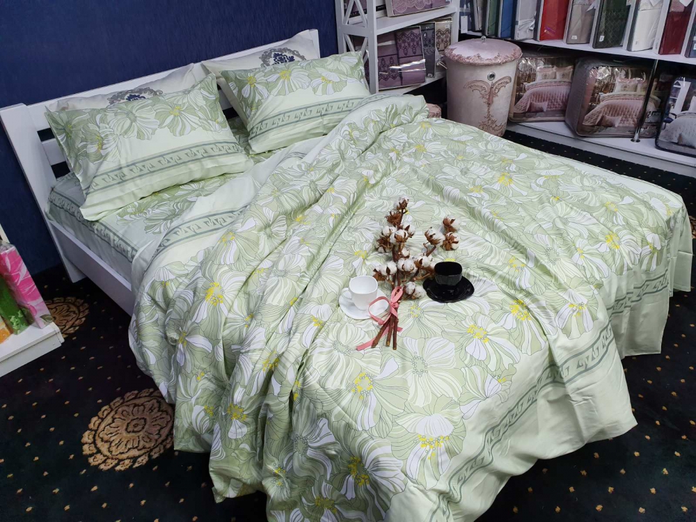 

Комплект постельного белья Komfort-tekstil Лили, сатин (Евро)