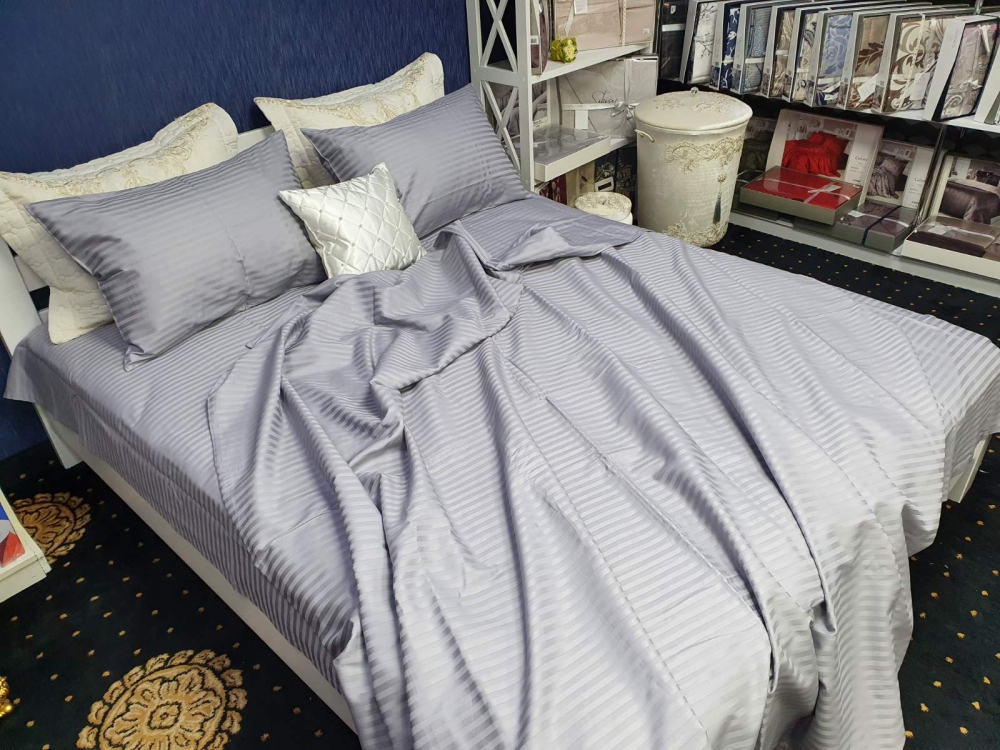 

Комплект постельного белья Komfort-tekstil Сатин Stripe PREMIUM, LIGHT GRAY 1/1см (Евро на резинке)