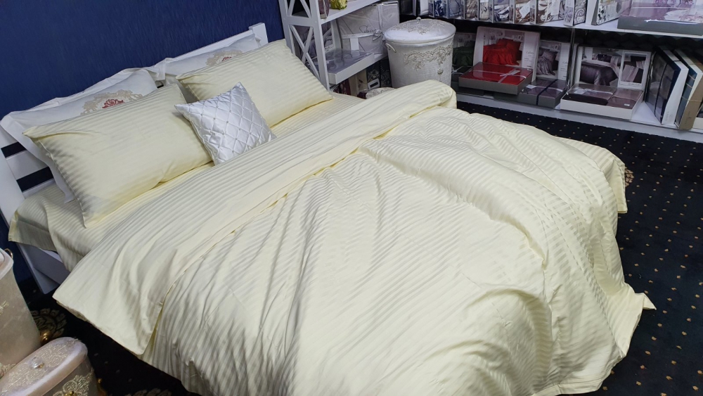 

Комплект постельного белья Komfort-tekstil Сатин Stripe PREMIUM, IVORY 1/1см (Полуторный)