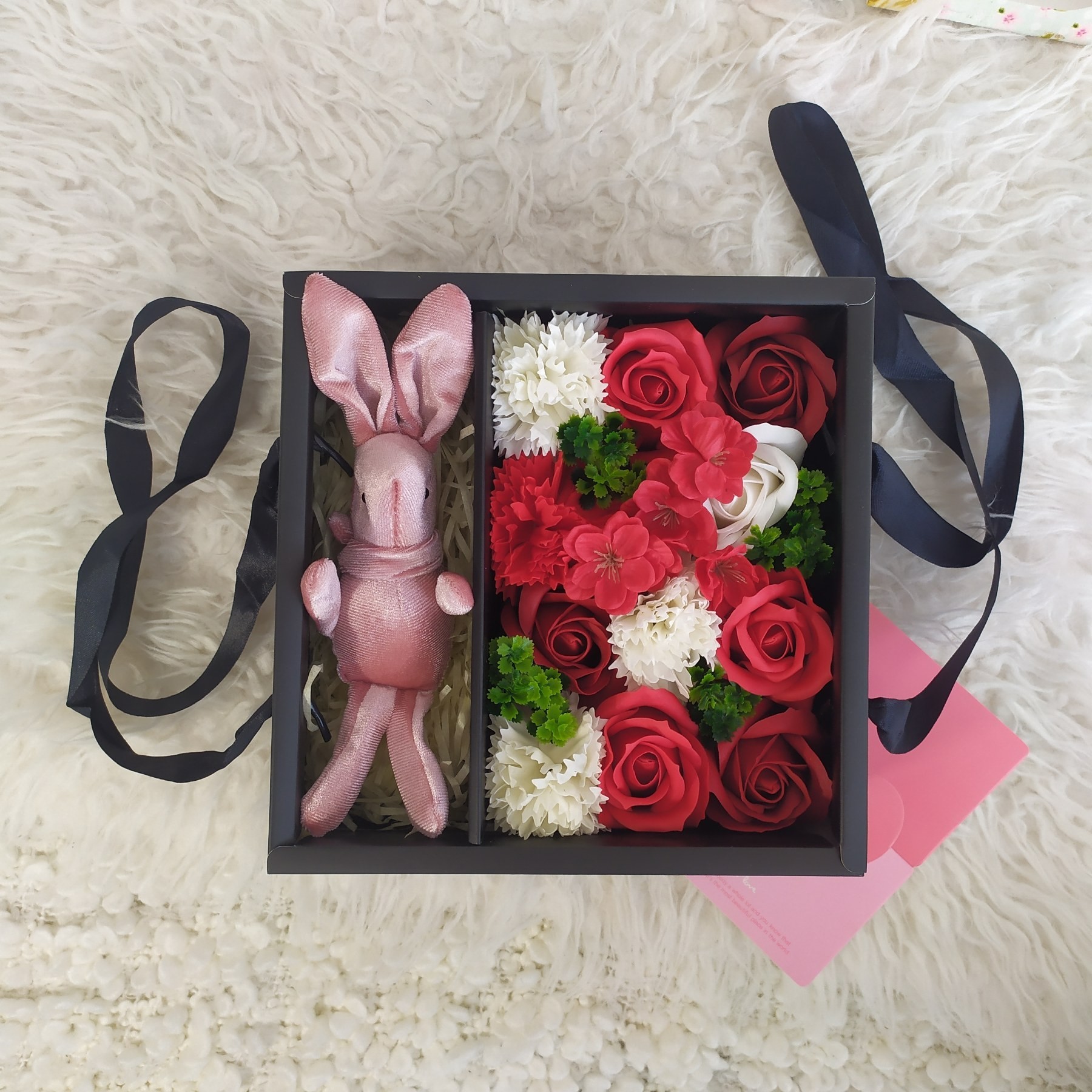 

Подарочный набор розы из мыла и зайчик Wow flowers