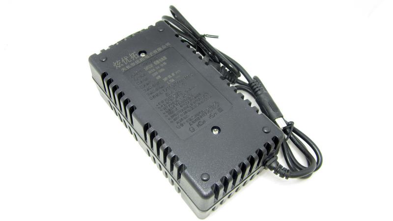 

Зарядное устройство блок питания электросамоката 24V 2A (11566)