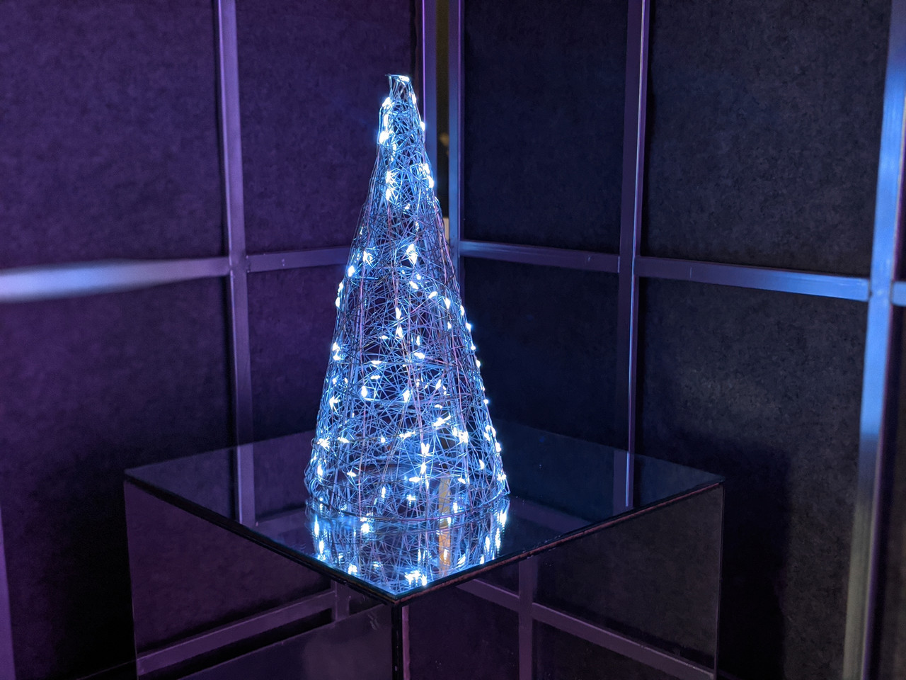 

Елка металлическая с гирляндой, железная, лофт, loft, питание от батареек, 100 LED, 32 см., настольная 2247