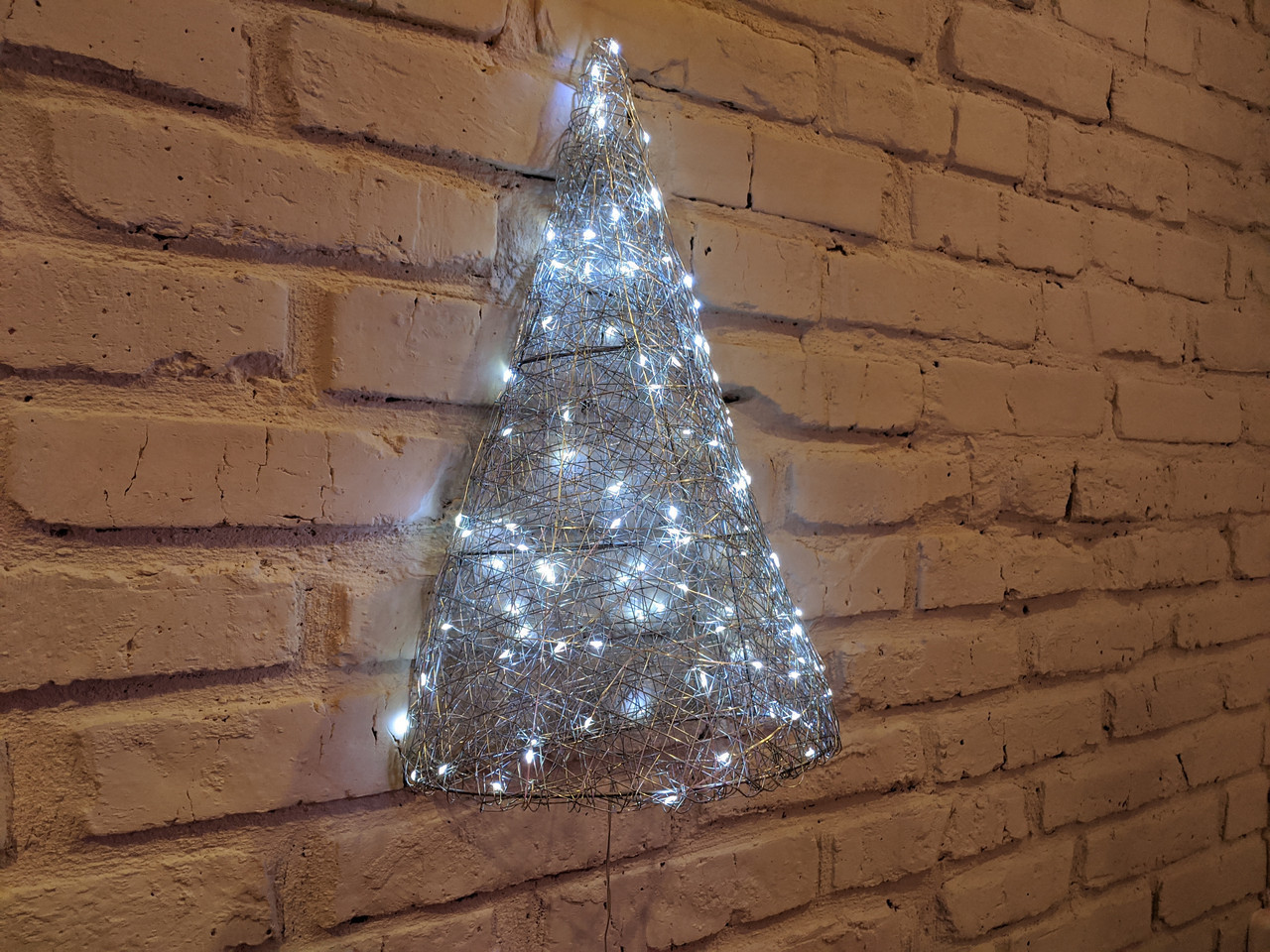 

Елка металлическая с гирляндой, железная, лофт, loft, питание от USB, 100 LED, 32 см., настенная 1896