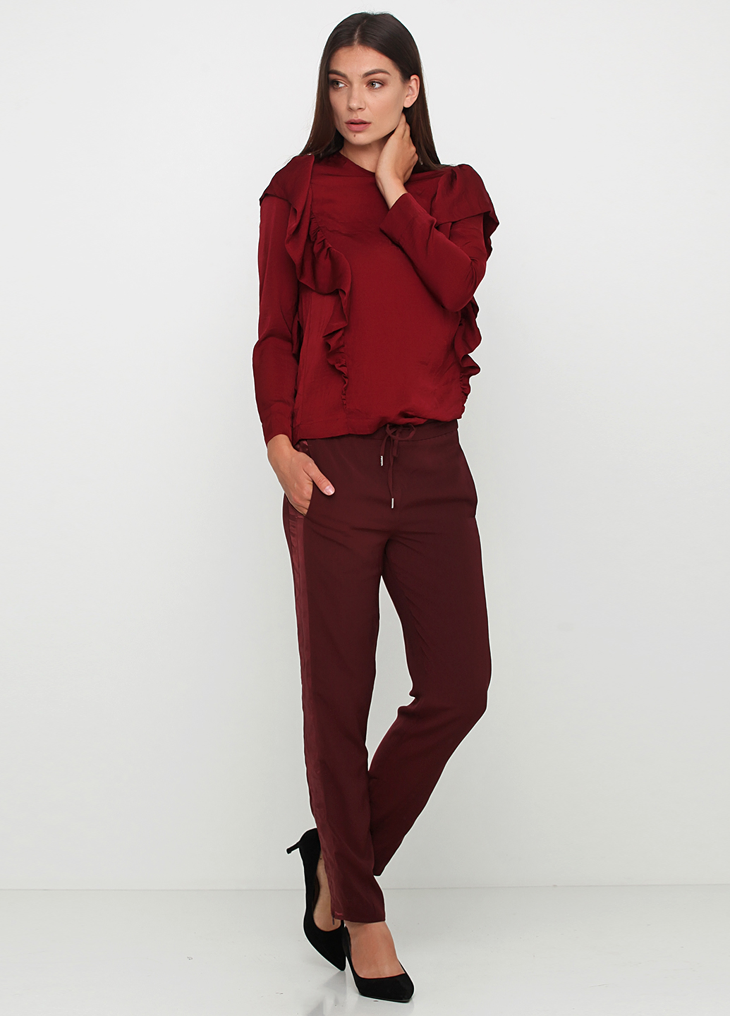 

Брюки H&M 34 бордовый. 04294447_03