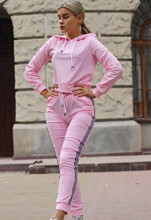 Спортивный костюм розового цвета