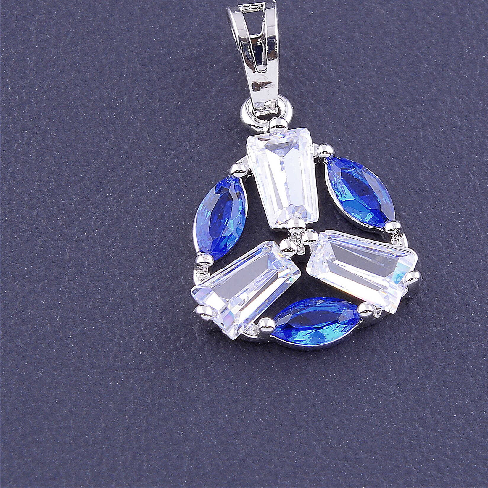 

Кулон 'XUPING' Фианит (родий) 057744