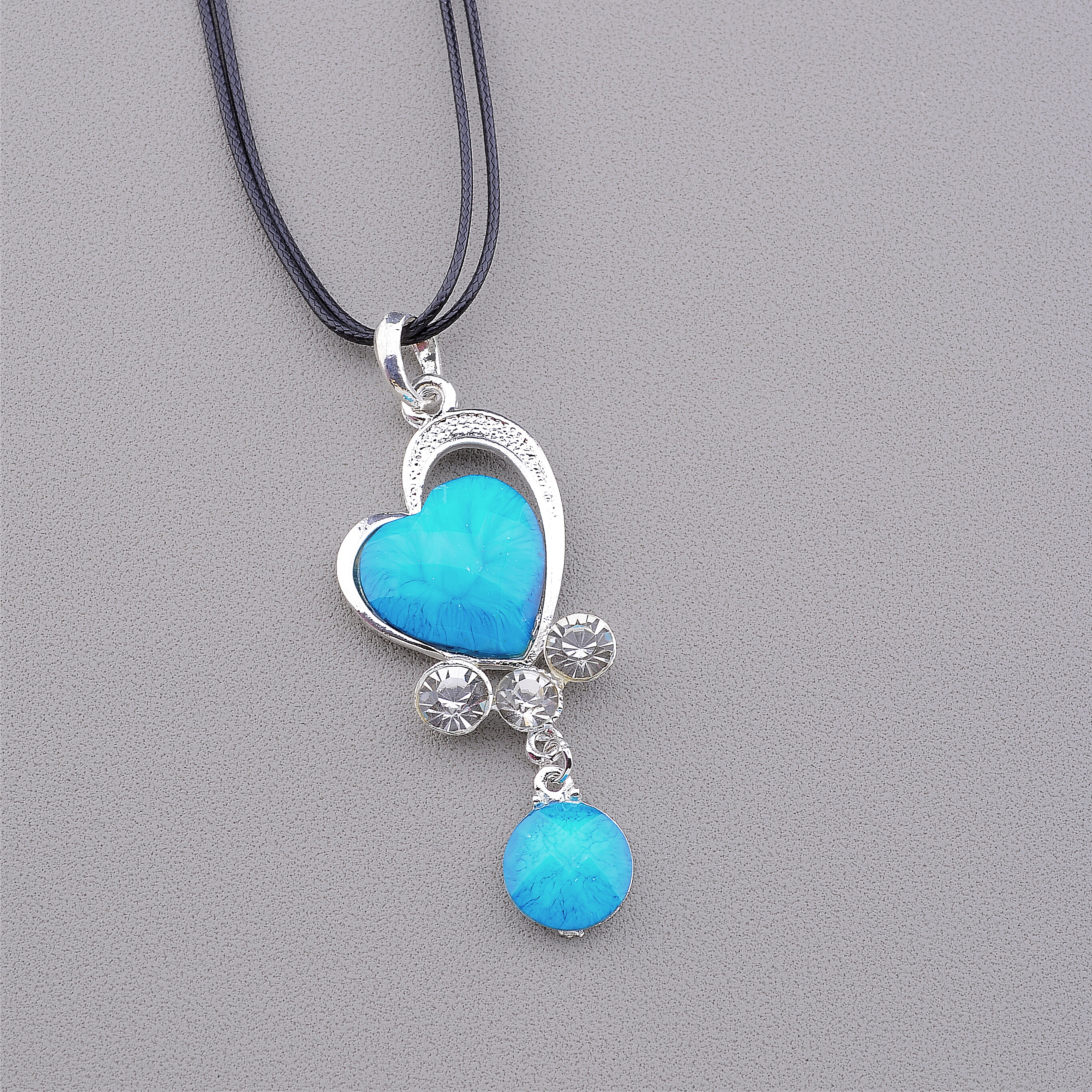 

Подвеска Стразы 45 см. 092928