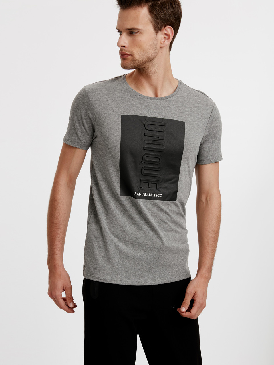 

Мужская футболка LС Waikiki UNIQUE с черным квадратом  Серая (LCW T-shirt -1685-0, Мужская футболка LС Waikiki UNIQUE с черным квадратом S Серая (LCW T-shirt -1685-0)