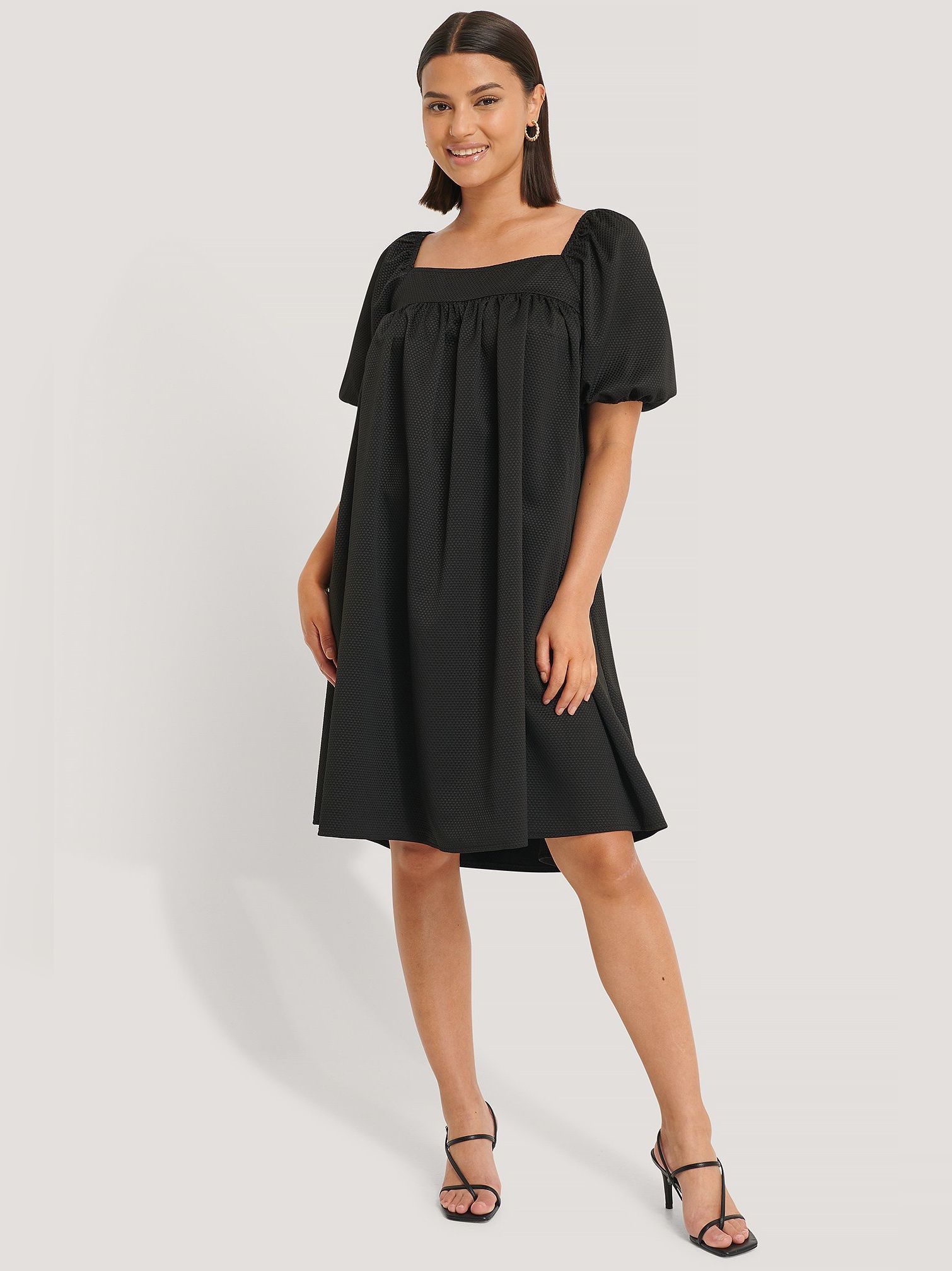 

Платье NA-KD 1014-000882-0002 36 Черное