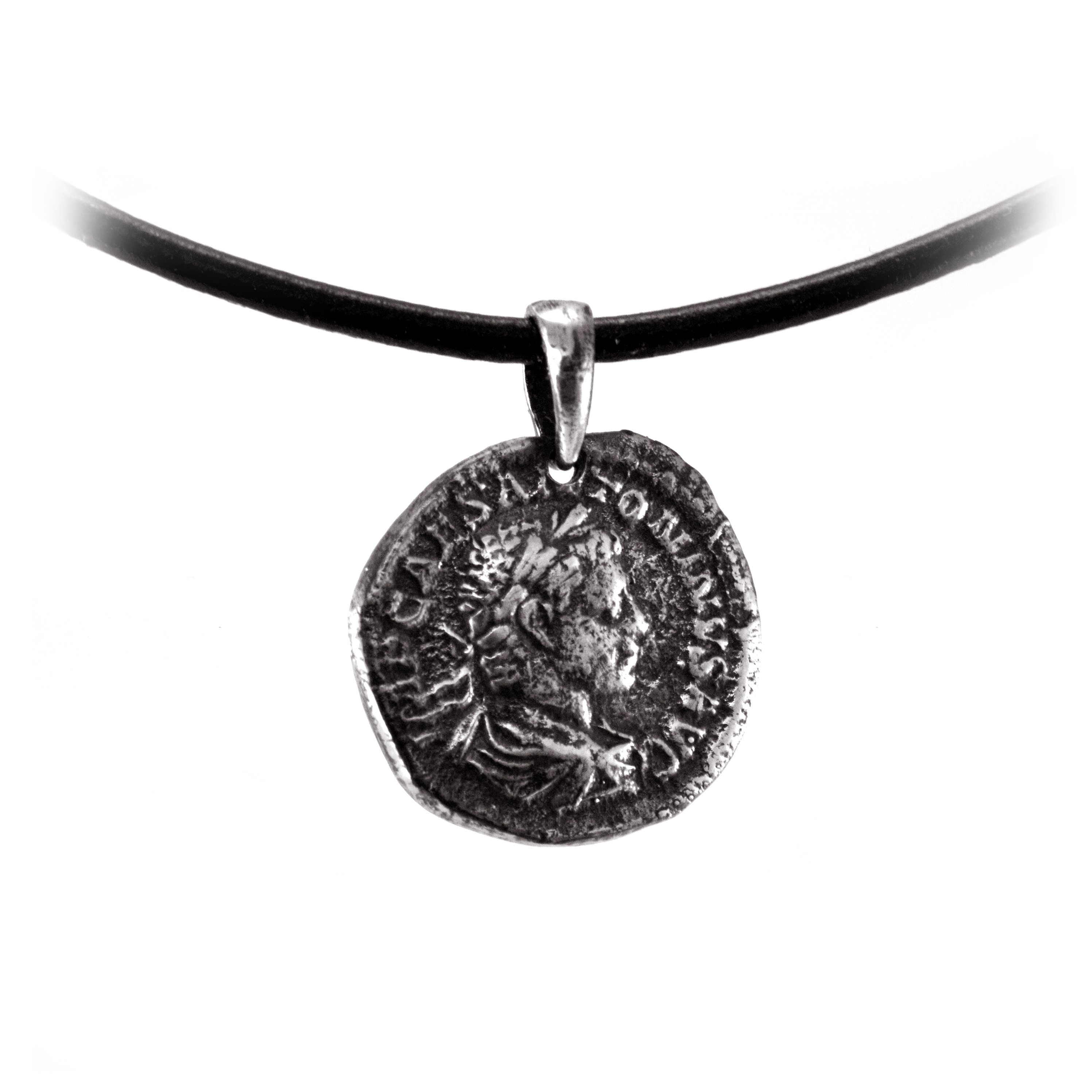 

Серебряный кулон EJ Ave Caesar EJKL011