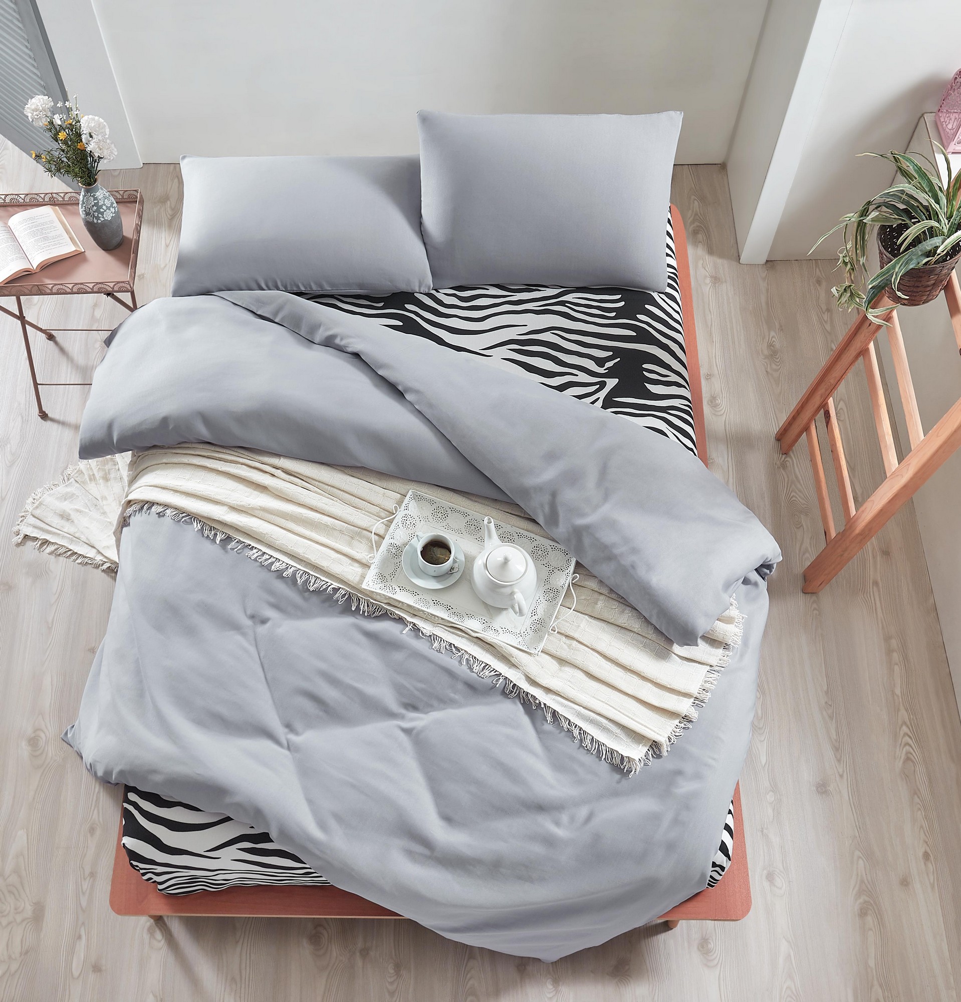 

Комплект постельного белья EnLora Home Серый