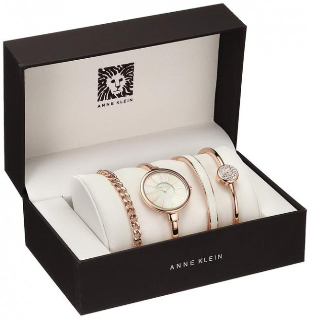 

Подарочный набор 4 предмета в подарочный упаковке ANNE KLEIN White