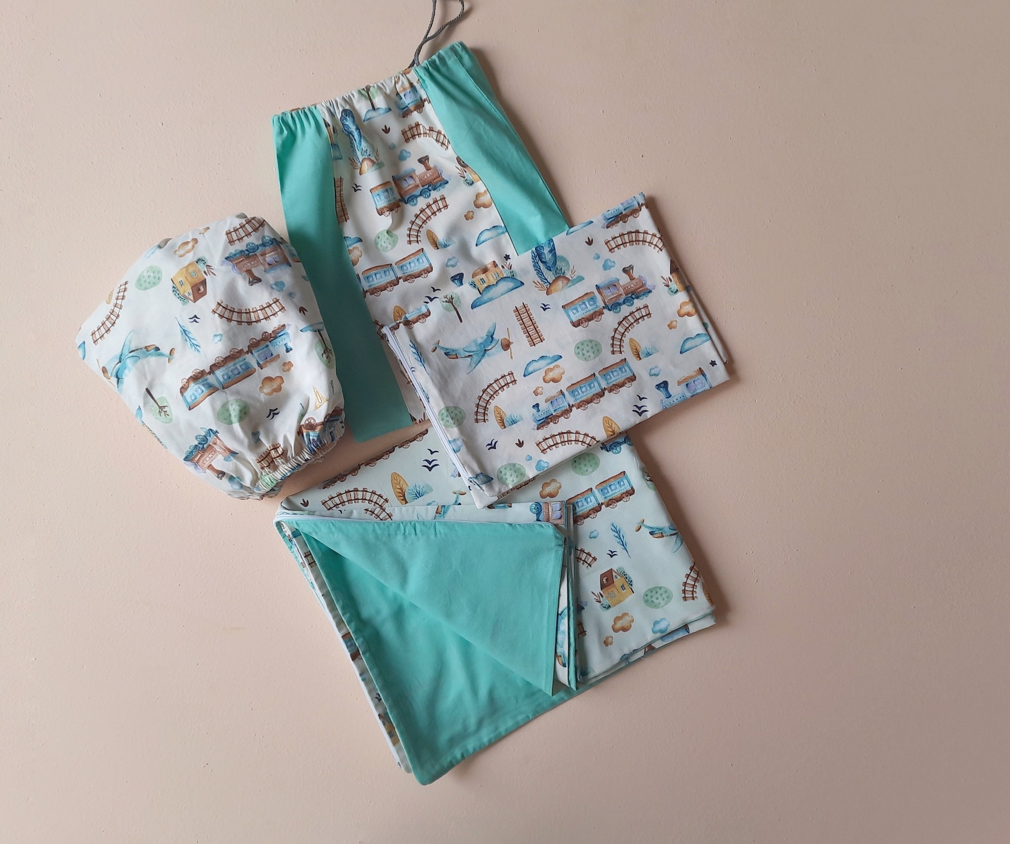 

Детское постельное бельё в кроватку Baby Textile Поезда Кремовый