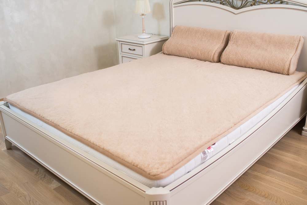 

Наматрасник Wollwelt Merino Lama Alaska beige шерстяной 160х200 см Белый