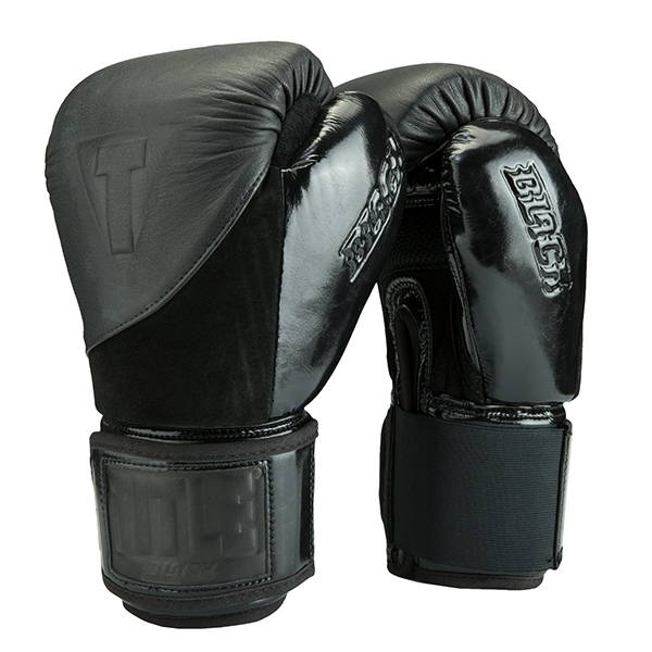 

Боксерские перчатки TITLE BLACK Blitz Fit Gloves (16oz) Черные