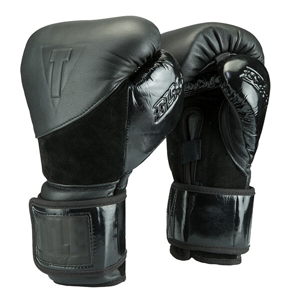 

Боксерские перчатки TITLE BLACK Blitz Bag Gloves (18oz) Черные