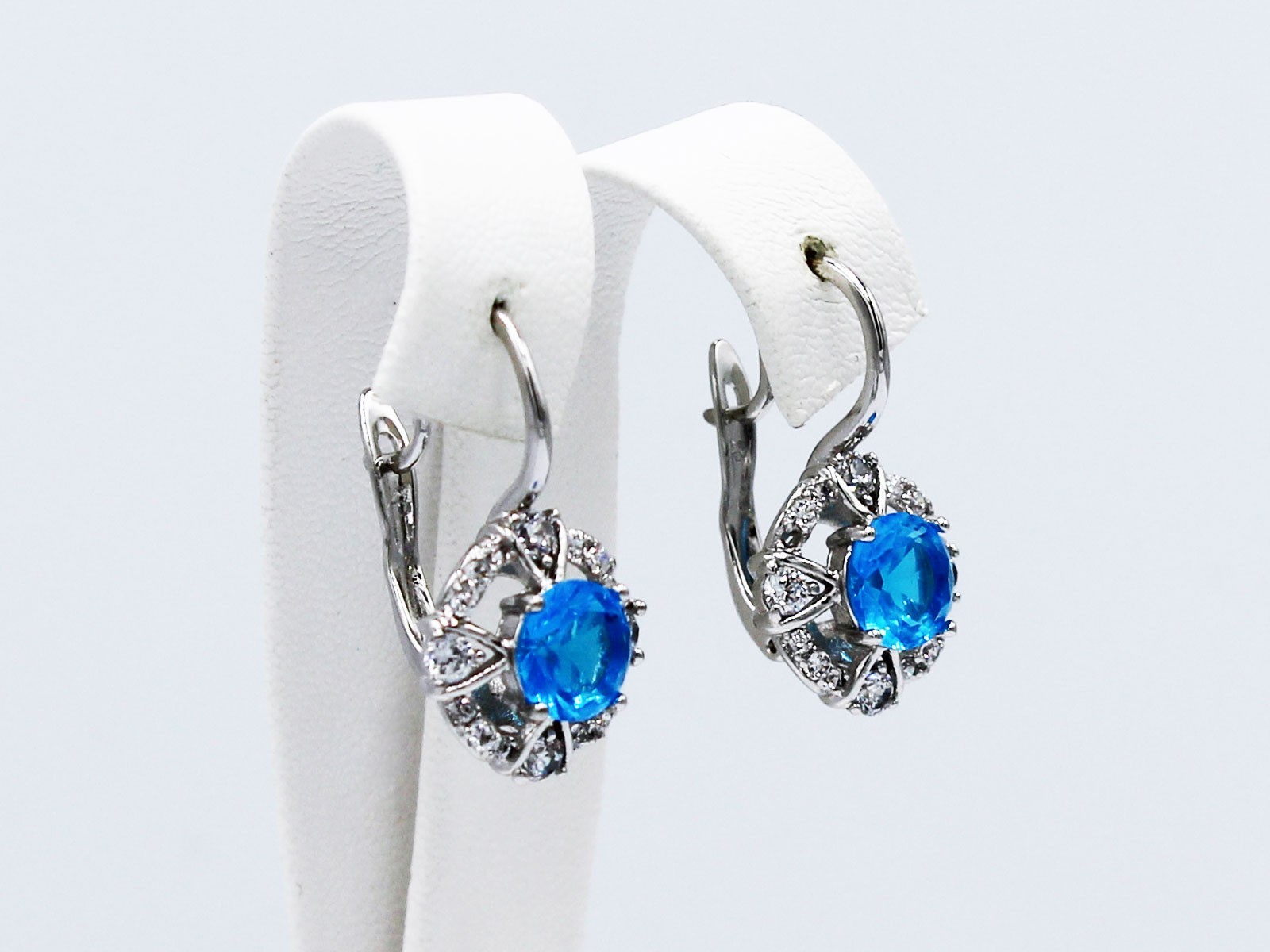 

Серьги классические Xuping голубые (E-31)
