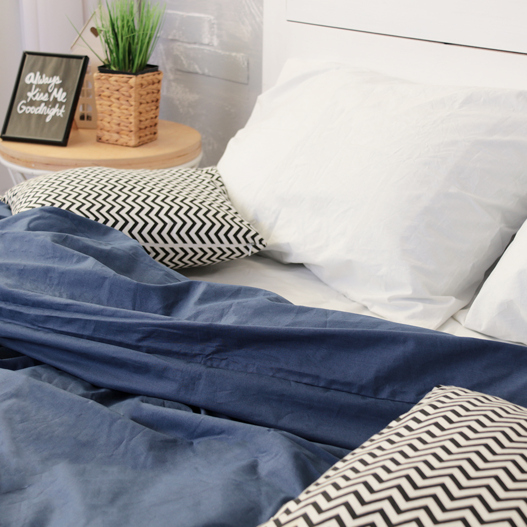 

Комплект постельного белья Хлопковые традиции Вдохновение Молочно белый, деним 1.5-спальный Для Евро-подушки