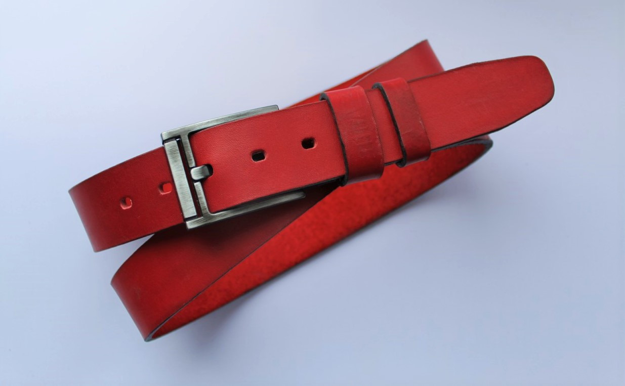 

Ремень кожаный LeathART 125х3,8 см Малиновый