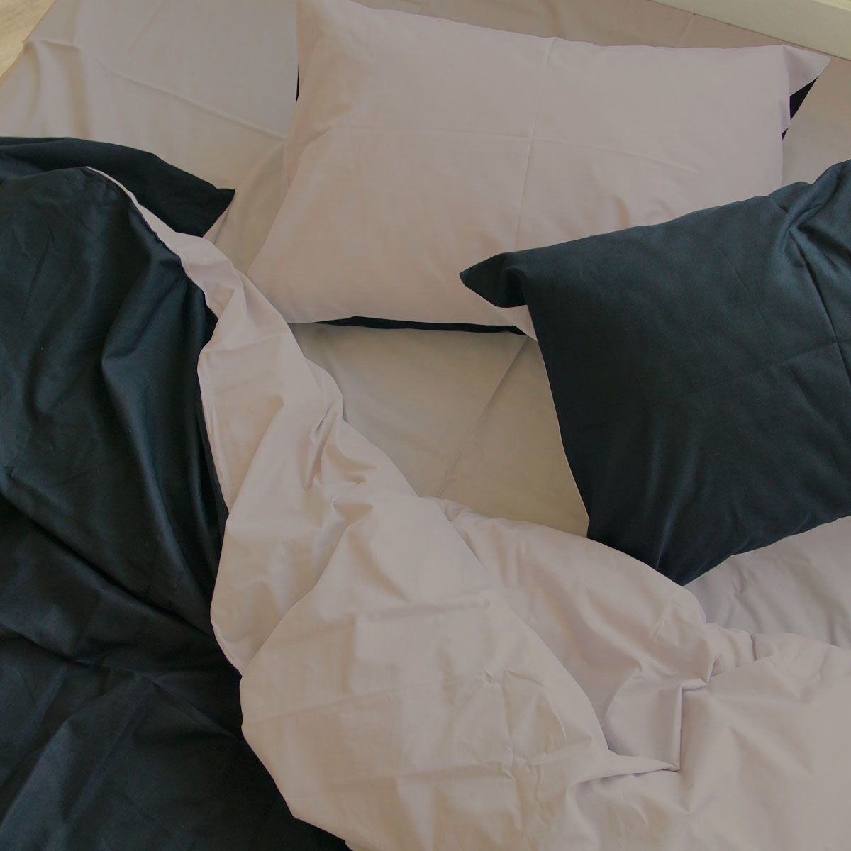 

Однотонное бежевое с черным постельное белье MDreams 1.5-спальный 150*220