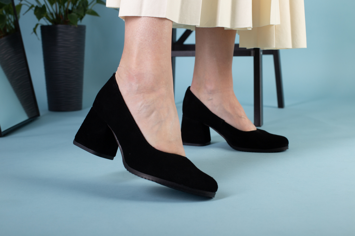 

Женские замшевые туфли LuxuryShoes 5534-1/39 Черный