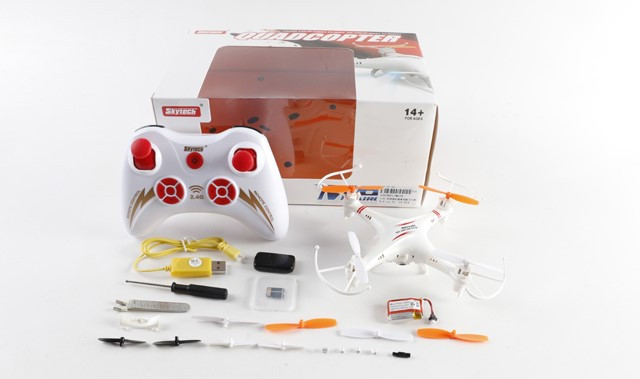 

Радиоуправляемый квадрокоптер Skytech M62R Белый