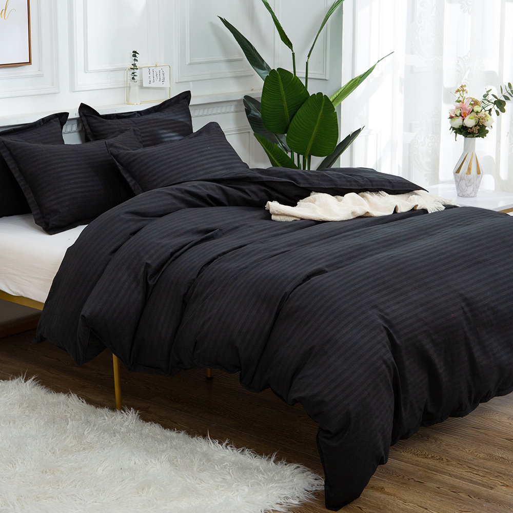 

Постельное белье CottonTwill Страйп сатин 2 1.5-спальный Черный 145x215 см ( FB11824CT)