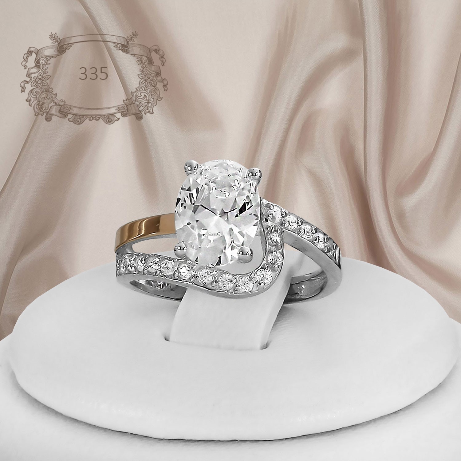 

Женское кольцо из серебра 925 пробы с золотыми пластинами 375 пробы и белыми фианитами "335" 17,5 размер