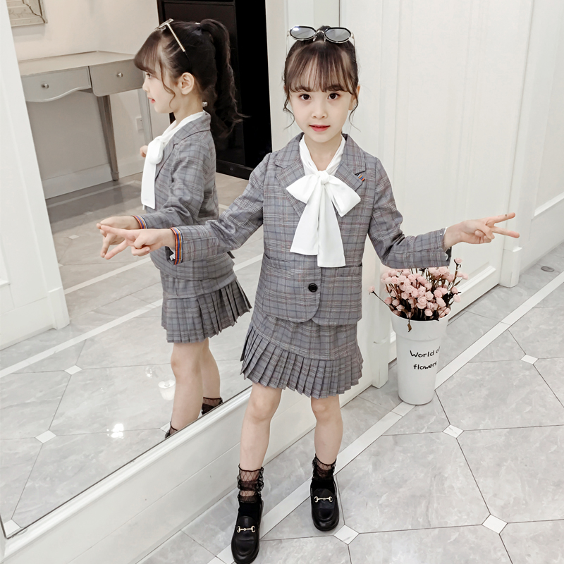 

Костюм для девочки 2 в 1 Школьница Berni Kids (160) Серый