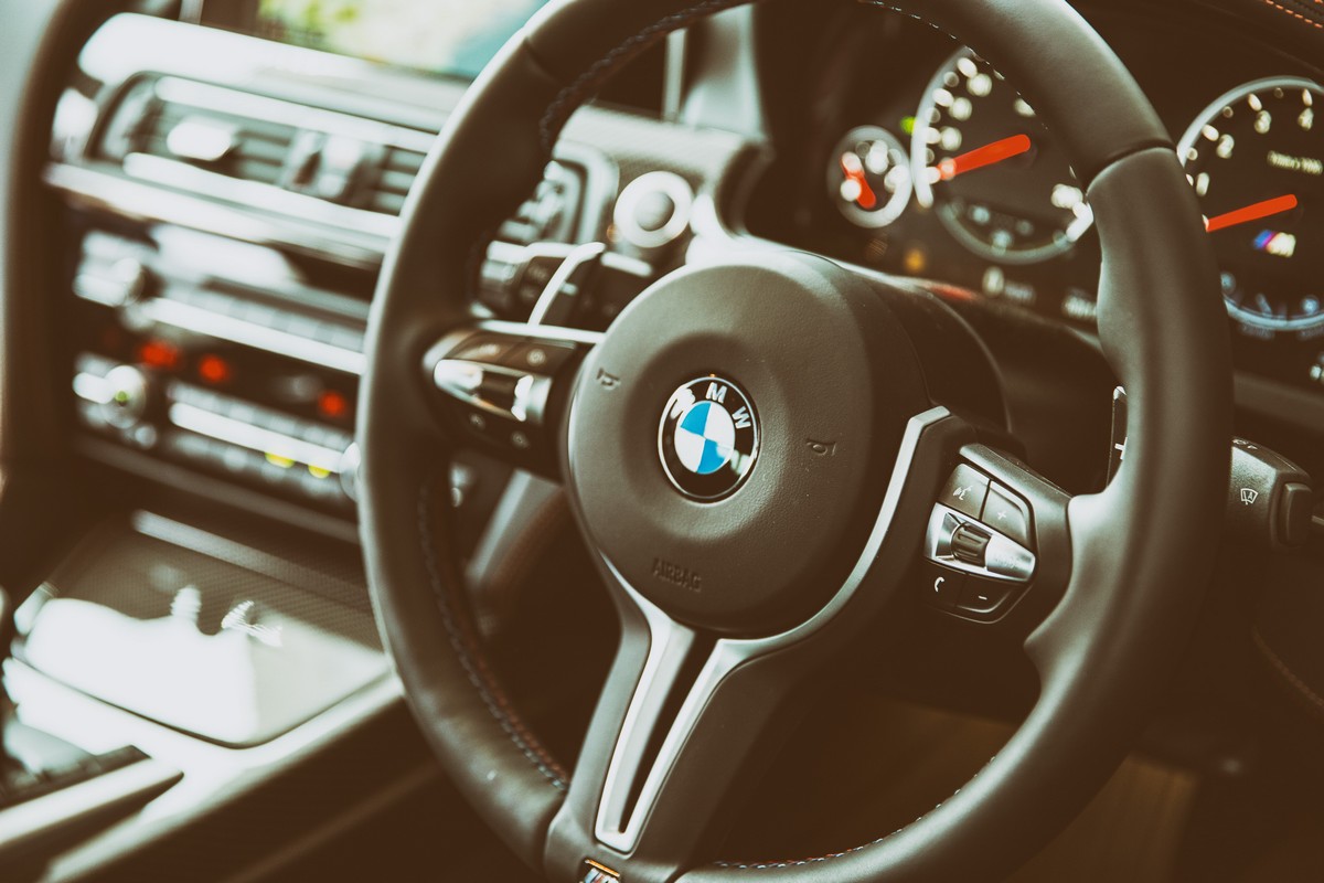 

BeHappy Фотообои: интерьер BMW cars-00005 Гладь