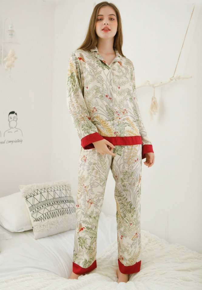 

Пижама женская Leaves Berni Fashion (L) Бежевый