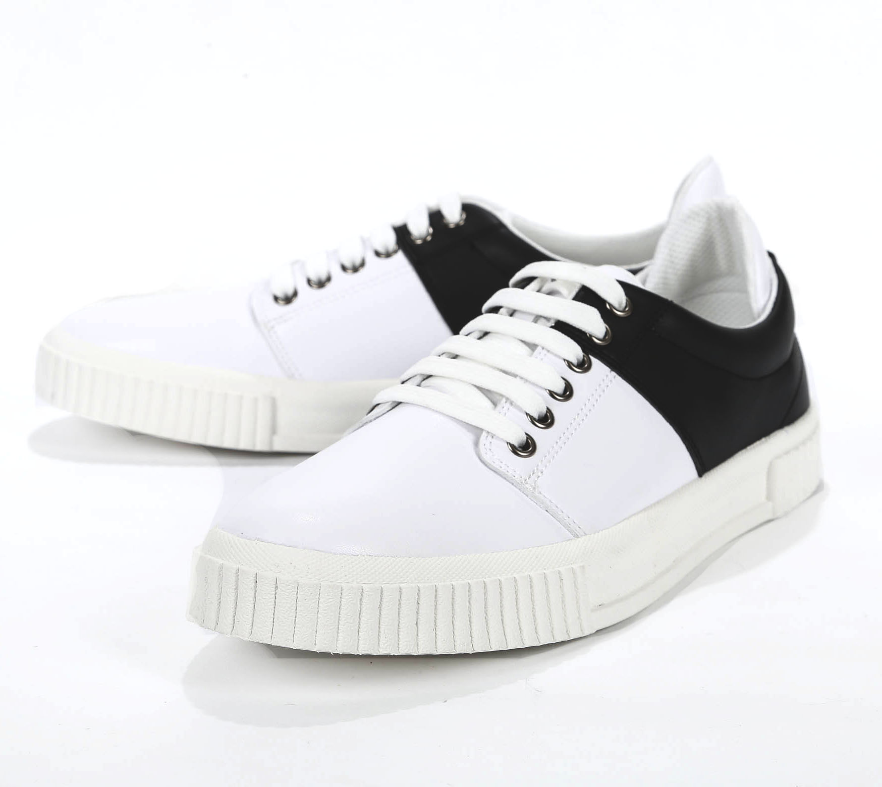 

Кеди Jack&jones 2182C8512A06 40 білий з чорним