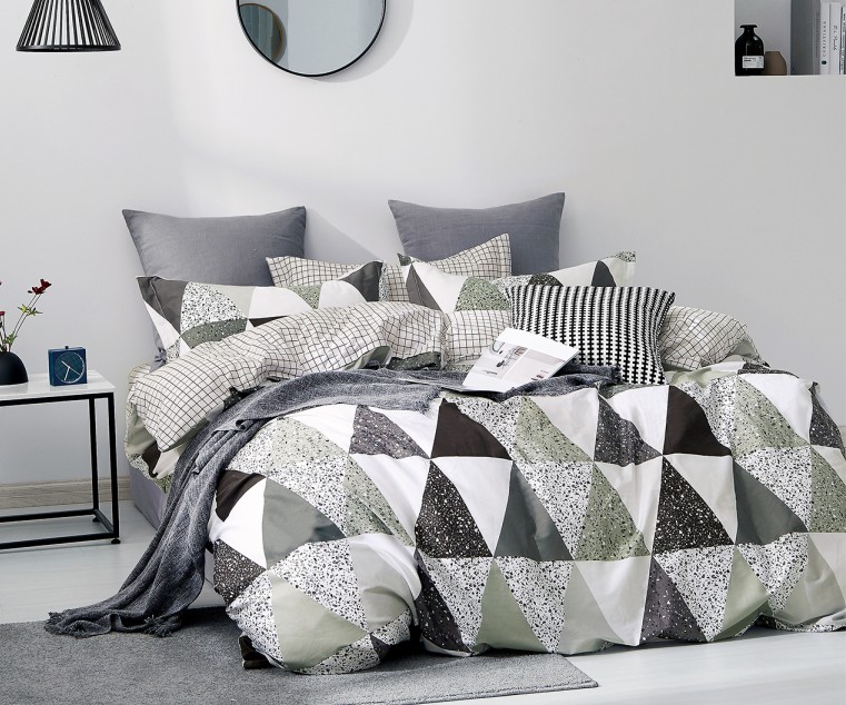 

Постельное белье CottonTwill Сатин Нью Йорк, треугольники серые 2-спальный 175x215 см ( FB15797CT)